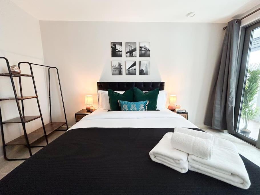 Stylish Urban Sanctuary With Parking Londres Exterior foto