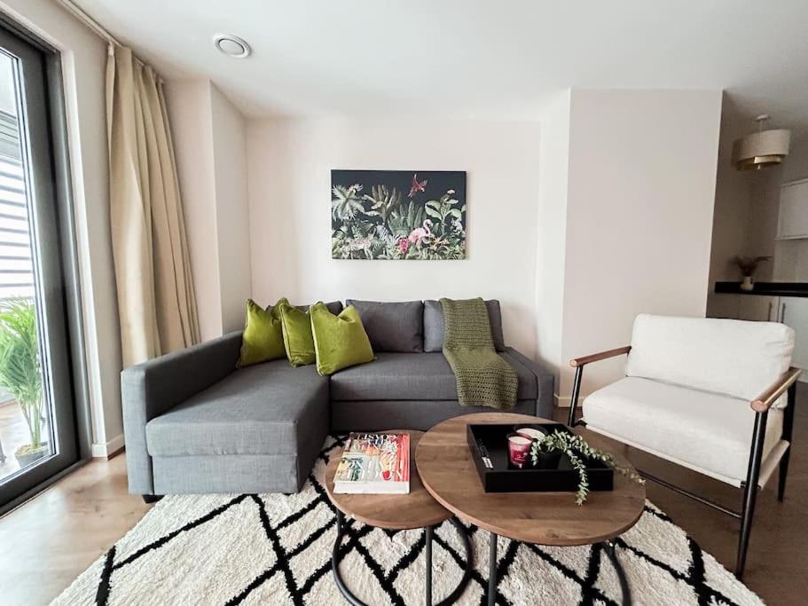 Stylish Urban Sanctuary With Parking Londres Exterior foto
