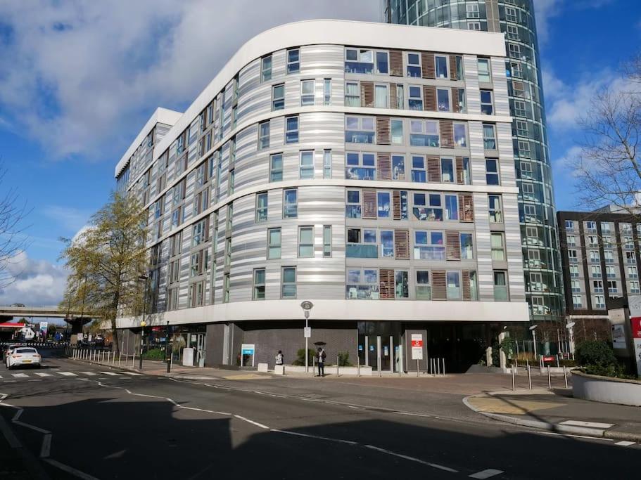 Stylish Urban Sanctuary With Parking Londres Exterior foto