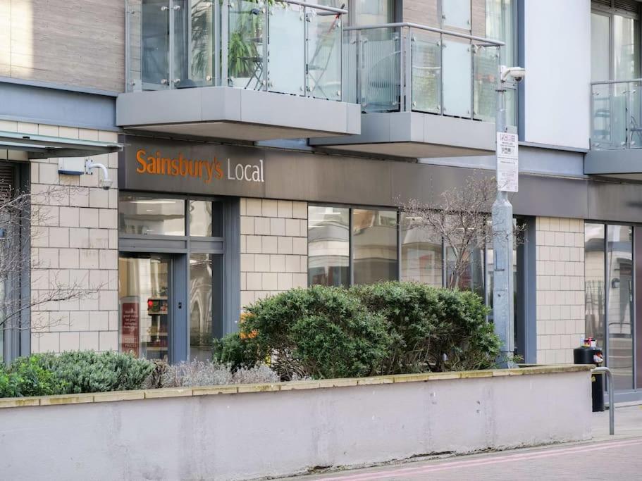 Stylish Urban Sanctuary With Parking Londres Exterior foto