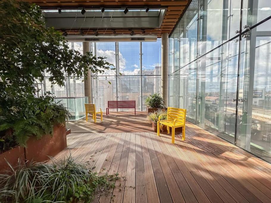 Stylish Urban Sanctuary With Parking Londres Exterior foto