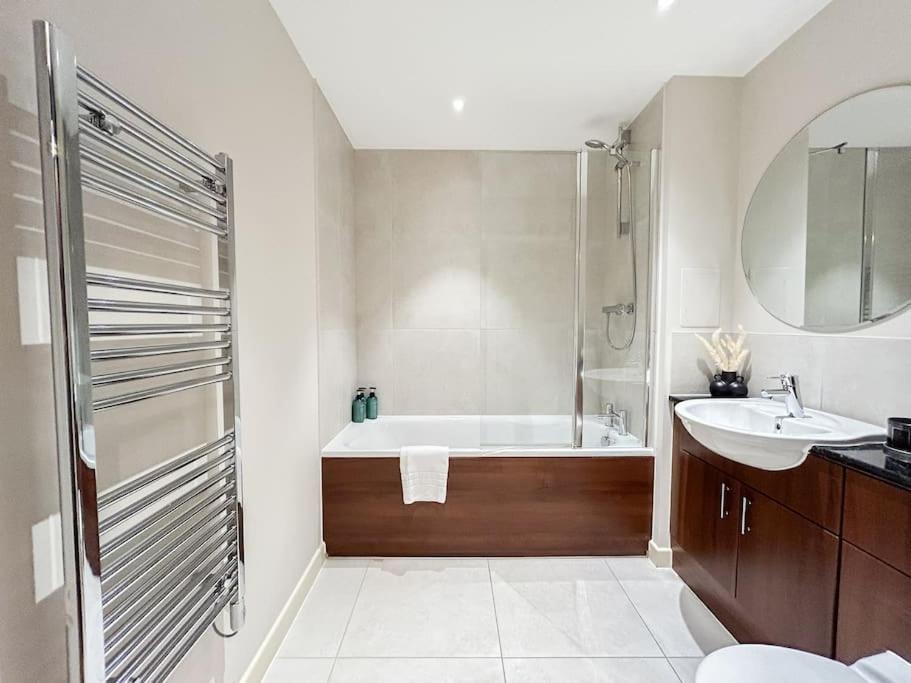 Stylish Urban Sanctuary With Parking Londres Exterior foto