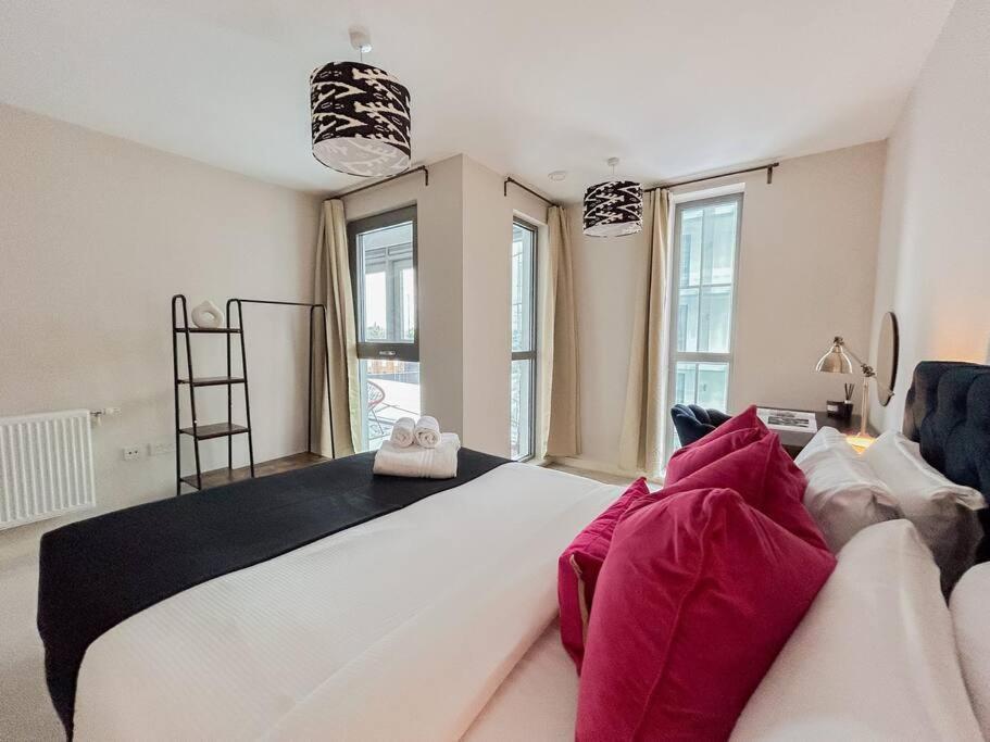 Stylish Urban Sanctuary With Parking Londres Exterior foto