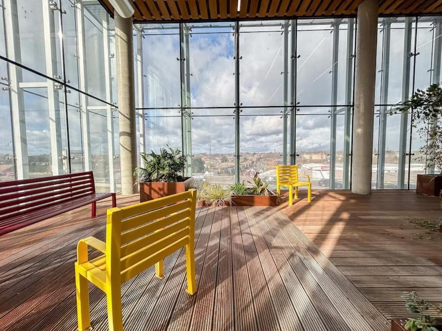 Stylish Urban Sanctuary With Parking Londres Exterior foto